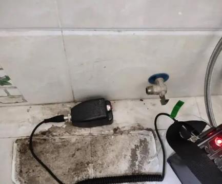 三亚市屋顶漏水维修公司分享下卫生间漏水的危害及解决方法